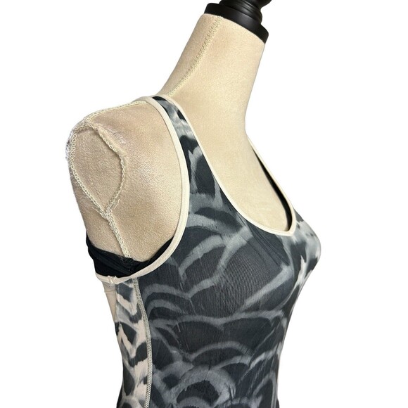 Lululemon Dance to Yoga Tank Top Pretty Plume Angel Wing Gray Size 2 - Picture 6 of 10